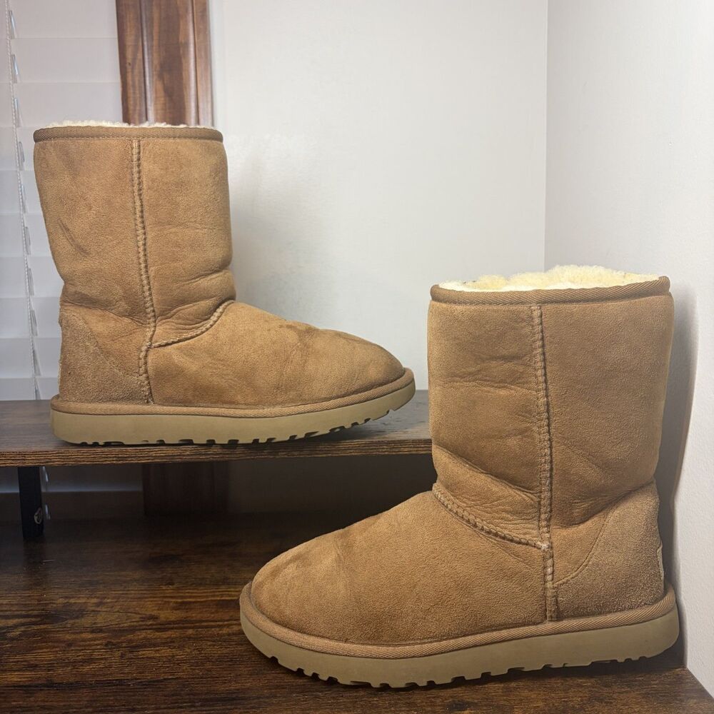 UGG Classic Short Chestnut Sheepskin Boots 1016223 Womens 8